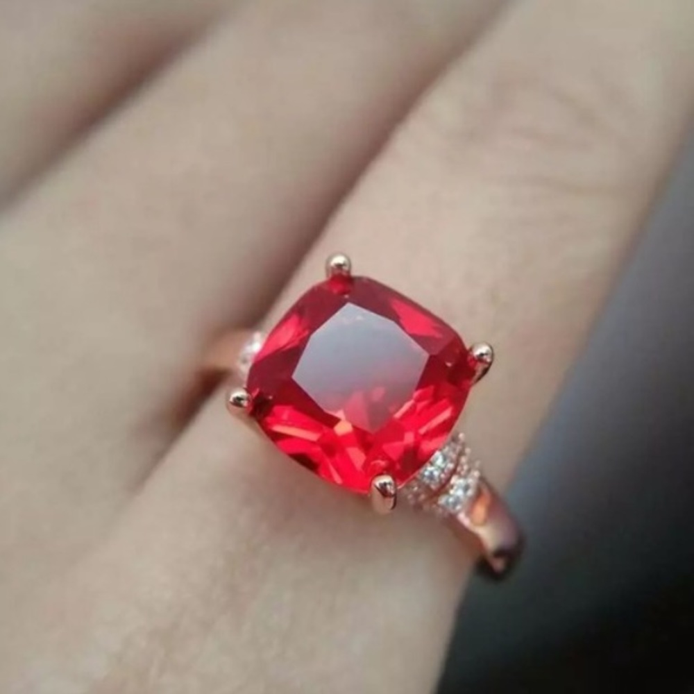 New 18k gold red crystal & white diamonds ring - Picture 2 of 3